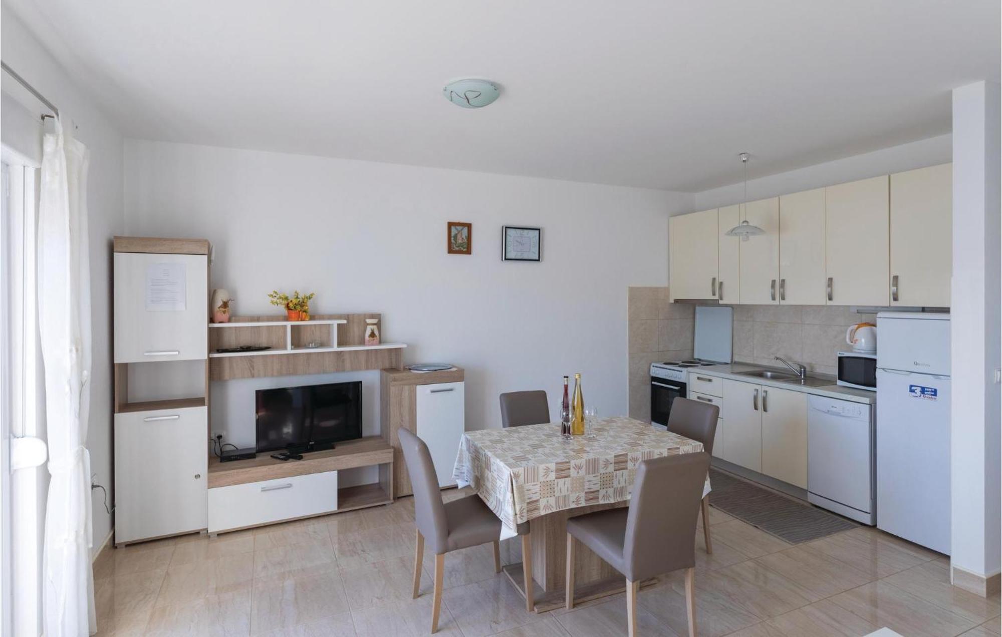 1 Bedroom Cozy Apartment In Klek Zewnętrze zdjęcie