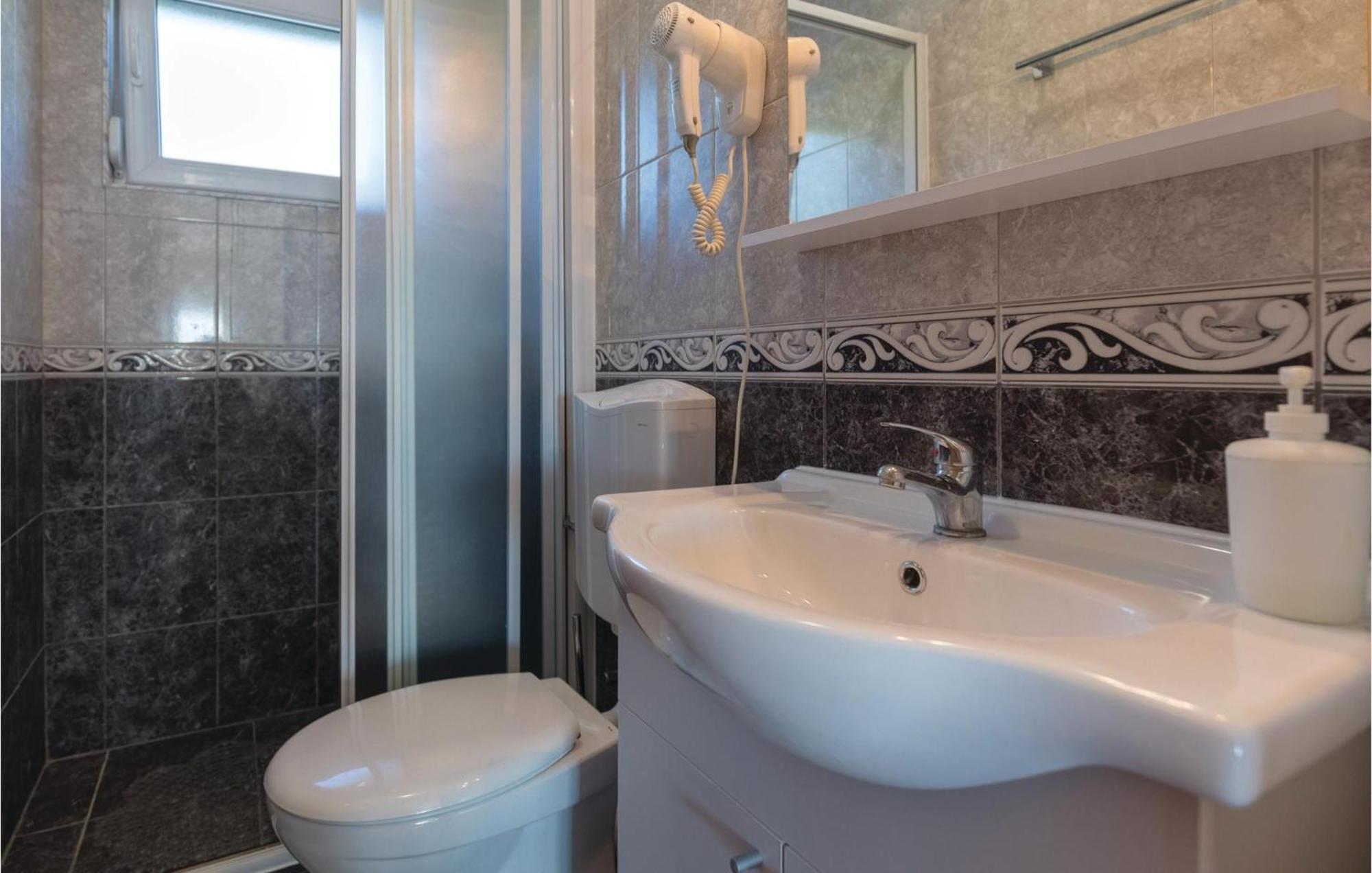 1 Bedroom Cozy Apartment In Klek Zewnętrze zdjęcie